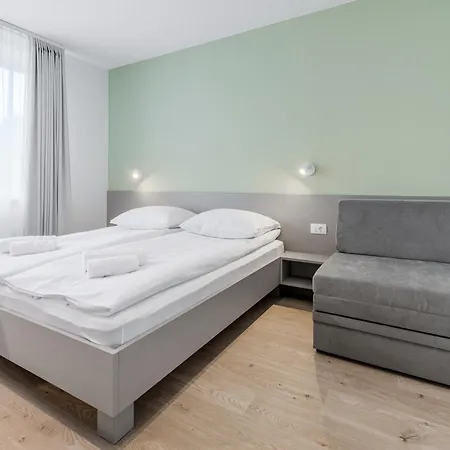 Prenocisca Autur Tolmin