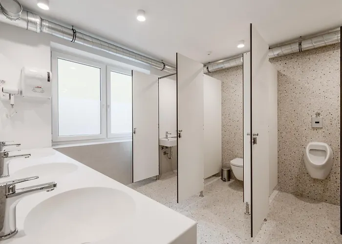 Prenocisca Autur Tolmin