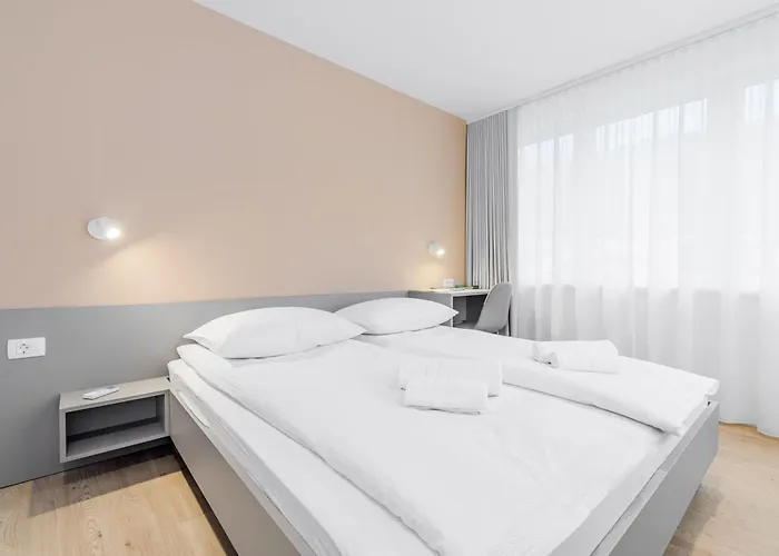 Hotel Prenocisca Autur *